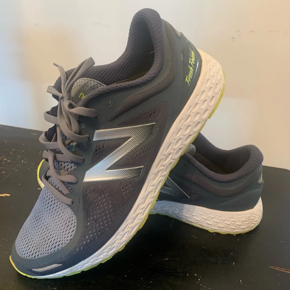 NEW BALANCE RUNNING SHOES - Picture 1 of 4